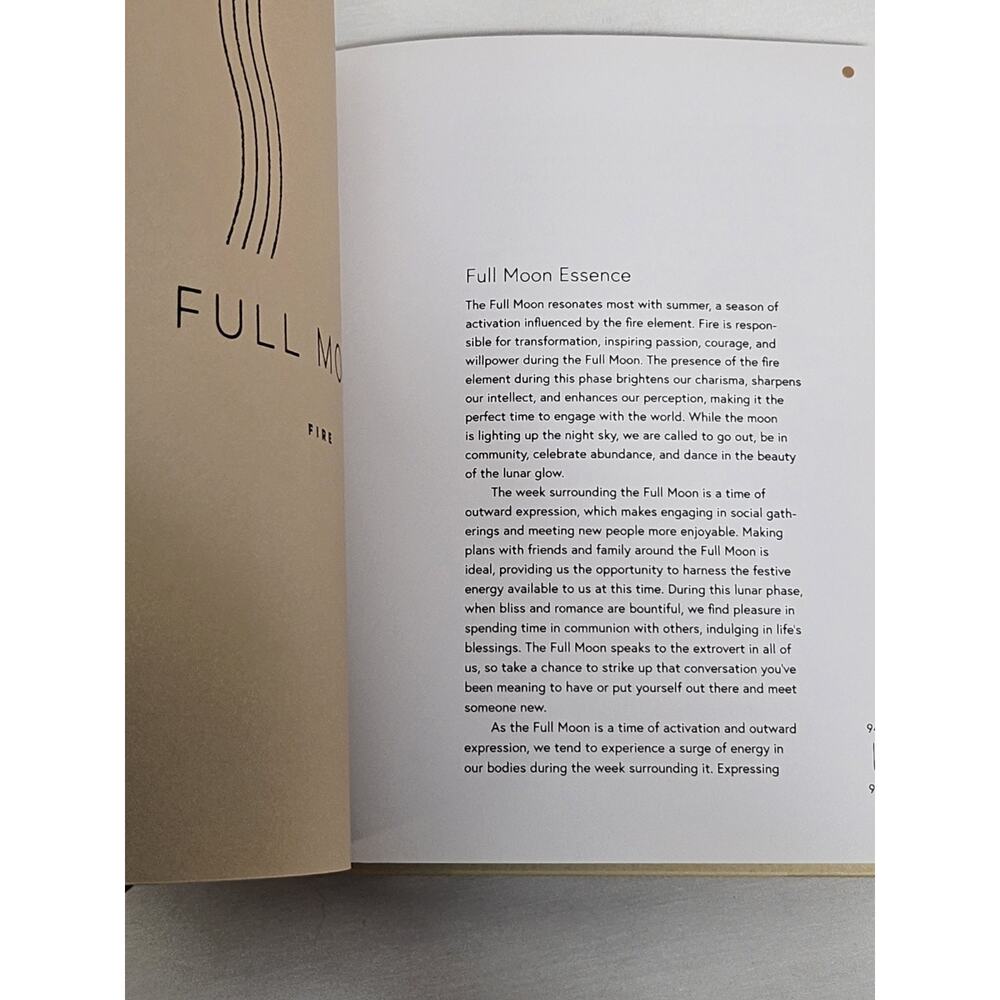 Moon Bath : Bathing Rituals and Recipes for Relaxation and Vitality - Picture 8 of 16